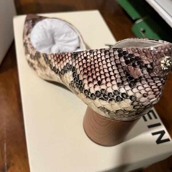 Heels - Picture 4 of 4